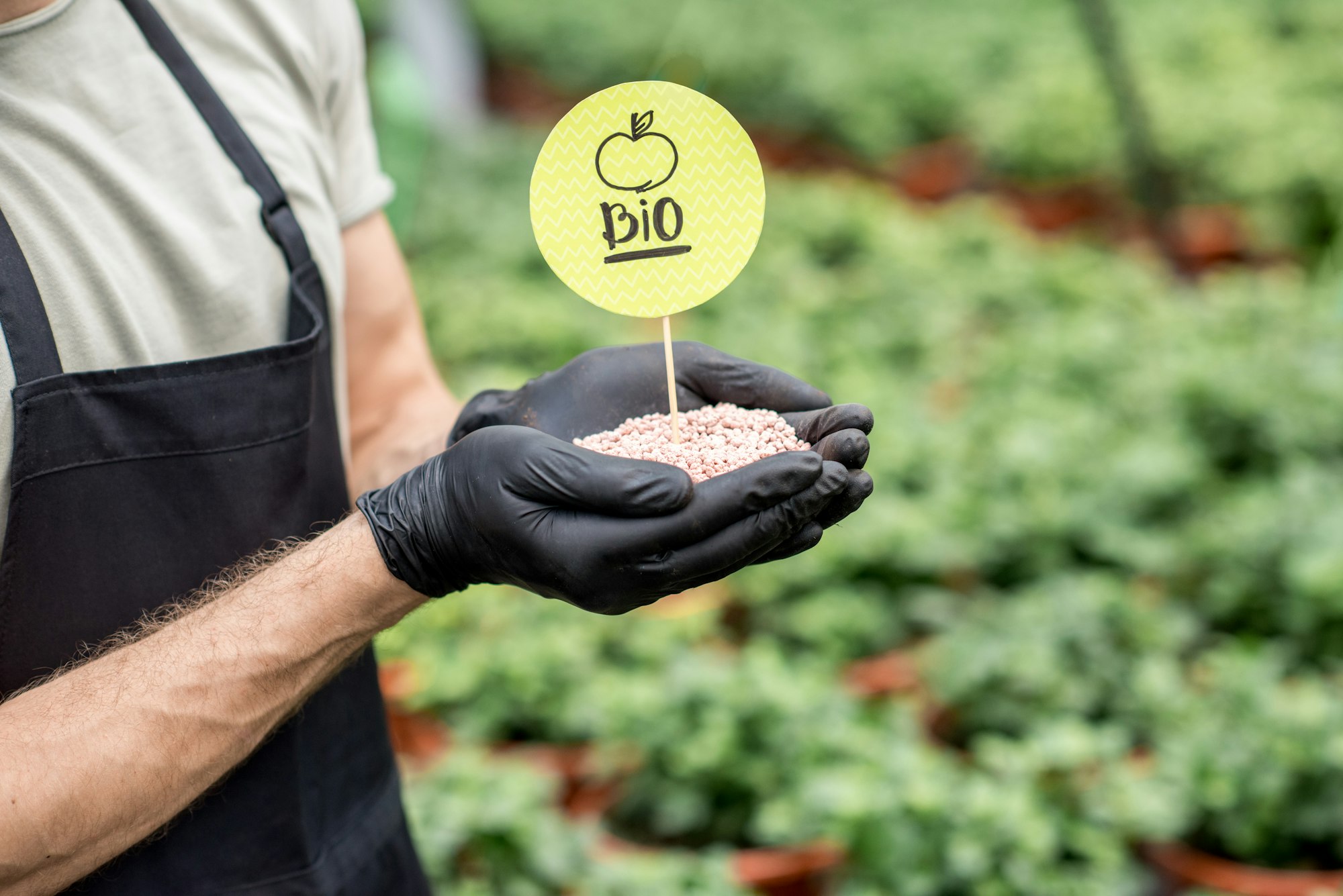 Holding mineral fertilizers